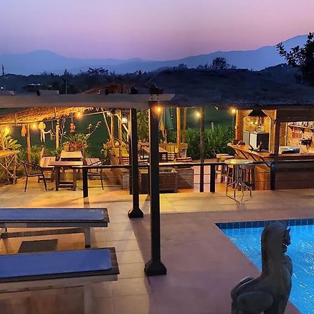 Country Retreat Hotel Mae Rim Ngoại thất bức ảnh